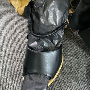 Saint Laurent ,size 36 .5 ,color Negro.